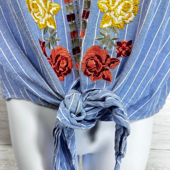 Entro ANTHRO Large blue embroidered floral tie Peasant blouse cottage coquette - Picture 3 of 8